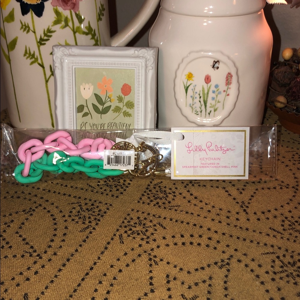 Lilly Pulitzer Keychain Featured in Spearmint Green/Conch Shell Pink - Picture 3 of 6